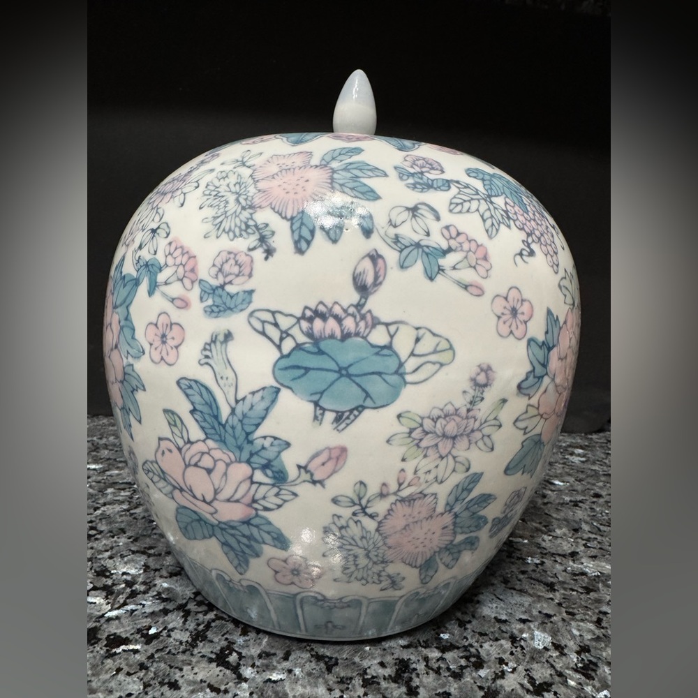 Vintage 9.5” Large Chinoiserie Light Blue & White, Pink Floral Temple Ginger Jar - Picture 3 of 7